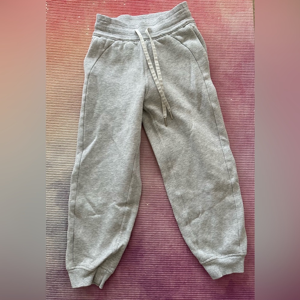 Lululemon- cropped scuba jogger sz0